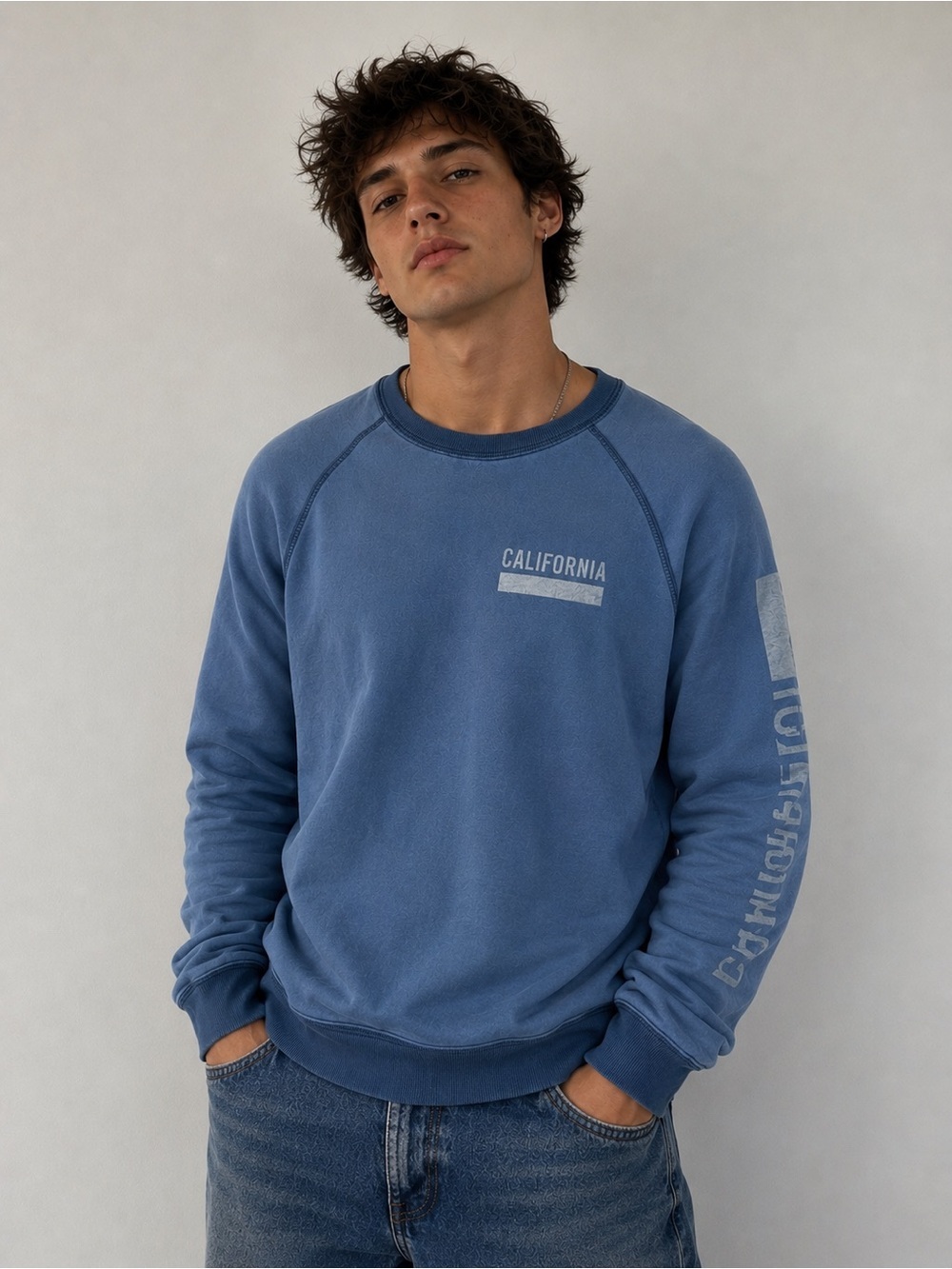 Men’s Hollister Size XL (Fits like a L) Y2K California Graphic Blue Crewneck
